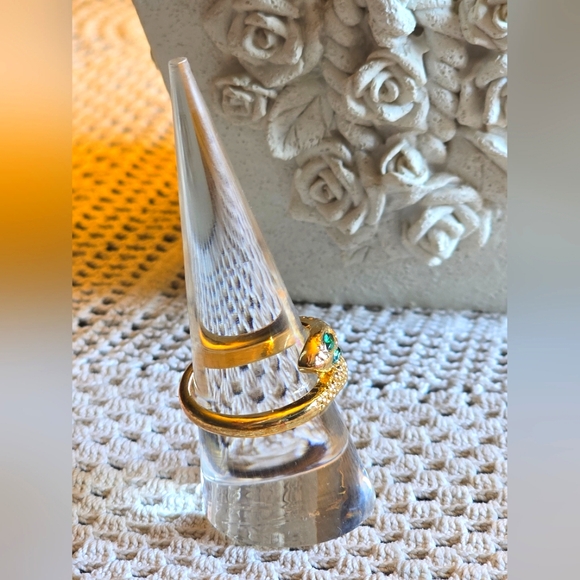 Double Snake Head Gold-toned π Ring with Green Jewel Eyes! - Picture 12 of 14
